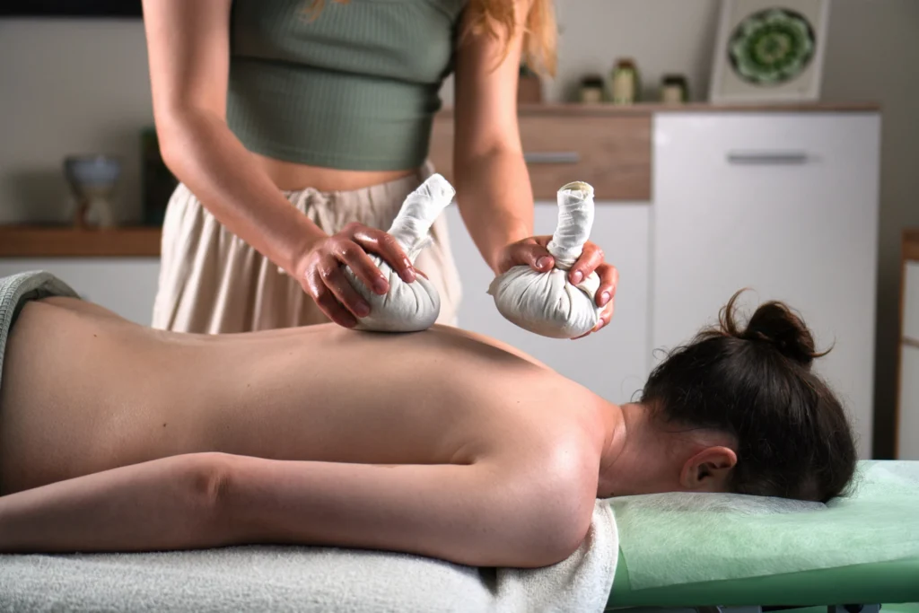 Thai herbál masszázs 1