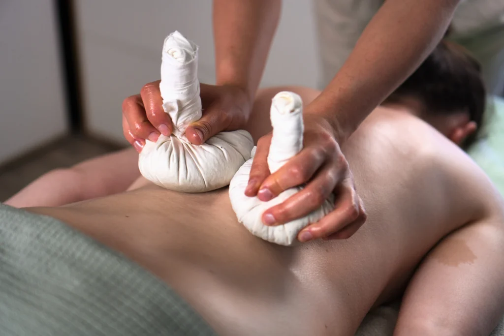 Thai herbál masszázs 3